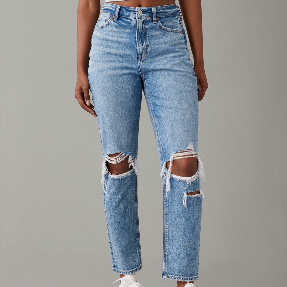 American Eagle Outfitters AE Strigid Ripped Mom Jeans, NEW Condition